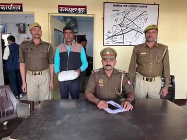 मुगलसराय: आलमपुर नहर पुलिया के पास पुलिस ने अवैध गांजा के साथ एक तस्कर को किया गिरफ्तार