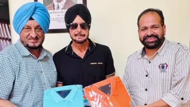 ਐਸਏਐਸ ਨਗਰ ਮੁਹਾਲੀ: ਪੰਜਾਬ ਓਲੰਪਿਕ ਐਸੋਸੀਏਸ਼ਨ ਵੱਲੋਂ ਓਲੰਪੀਅਨ ਮਨਿੰਦਰ ਸਿੰਘ ਗਿੱਲ ਦਾ ਮੋਹਾਲੀ ਪੂਜਣ ਤੇ ਹਾਲ ਆਫ ਫੇਮ ਨਾਲ ਸਨਮਾਨ ਕੀਤਾ ਗਿਆ