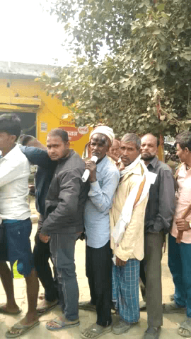 डीहा सोसायटी में डीएपी खाद ना मिलने के कारण लाइन में खड़े किसान मायूस और जिम्मेदार बेखबर#खाद की किल्लत #कालाबाजारी