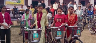 निवाड़ी: नेगुवा के शासकीय उच्चतर माध्यमिक विद्यालय में छात्र-छात्राओं के बीच 102 साइकिल का हुआ वितरण