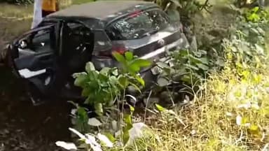 पूरनपुर: शांतिपुरम कॉलोनी के पास अनियंत्रित होकर कार खाई में घुसी, 5 लोग हुए घायल