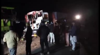 देवेंद्रनगर: राजदहार मंदिर के पास देवेंद्रनगर-पन्ना NH-39 पर ट्रक और हार्वेस्टर के बीच हुई टक्कर, दोनों वाहन चालक हुए घायल