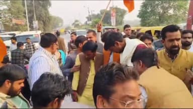 महाराष्ट्र विधानसभा चुनाव में भाजपा को प्रचंड बहुमत मिलने पर आज भाजपा जिला कार्यालय कन्नौज पर मिठाई बांटकर जताई खुशी।