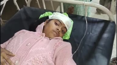 टीकमगढ़: तालमऊ बस स्टैंड के पास बाइक की टक्कर में बहिन-भाई घायल, जिला अस्पताल रेफर