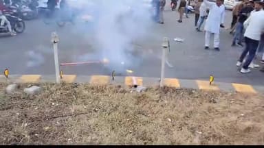 झांसी: इलाइट चौराहे पर भारतीय जनता पार्टी ने महाराष्ट्र विधानसभा में हुई जीत को लेकर खुशी का इजहार किया