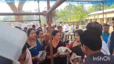 बस्तर: सोनारपाल में वन मंत्री केदार कश्यप ने मितानिन दिवस पर मितानिनों को श्रीफल व शाल देकर किया सम्मानित