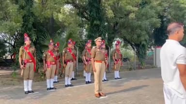 कन्नौज: पुलिस लाइन में शनिवार को पुलिस झंडा दिवस कार्यक्रम का आयोजन, पुलिस अधीक्षक रहे मौजूद