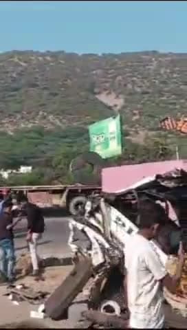 आमेर: गैसकान में हाईवे पर दो ट्रेलर में हुई भिड़ंत, हादसे में बाइक सवार हुआ घायल