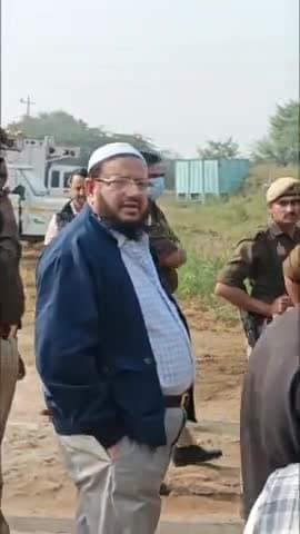 मेरठ: मेरठ में पूर्व सांसद की मीट फैक्ट्री में हंगामा,हिंदू संगठन के लोगों ने फैक्ट्री में गौमांस होने का किया दावा