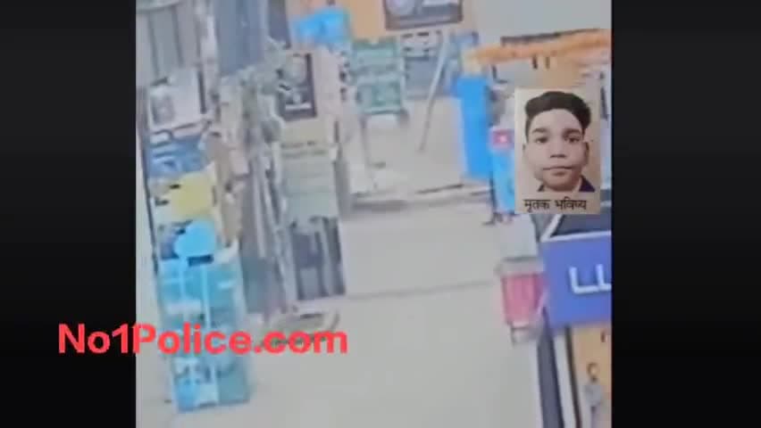 ग्वालियर नौवीं के छात्र को स्कूल बस ने रौंदा,घर का इकलौता चिराग बुझा,दर्दनाक मौत
#gwalior #mppolice #mpp #bjp #viral #mp