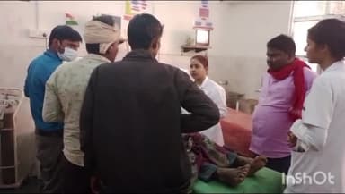 मिर्ज़ापुर: डोलो जंगल में संदिग्ध परिस्थितियों में मिले युवक को परिजनों ने ट्रामा सेंटर लाया, डॉक्टरों ने किया मृत्यु घोषित