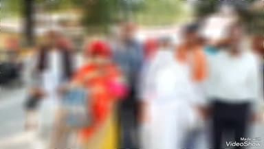 मिर्ज़ापुर: वृद्धाश्रम के मैनेजर पर महिला और पुरुष वृद्धजनों ने कलेक्ट्रेट में डीएमसी को की शिकायत, महिला ने अश्लील हरकत का आरोप लगाया