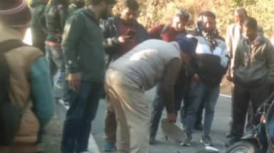 डुंडा: धनारी मोटर मार्ग पर दो वाहनों की आपसी भिड़ंत, एक व्यक्ति की हुई मौत