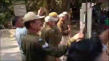 बूंदी: प्रदेश में विद्युत विभाग के निजीकरण के विरोध में विद्युत कर्मचारियों ने जिला कलेक्ट्रेट पर प्रदर्शन कर ज्ञापन सौंपा