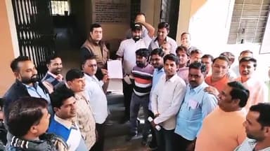 सरवाड़: डिस्कॉम कर्मियों ने बिजली निगमों के निजीकरण का विरोध किया, तहसीलदार को सौंपा ज्ञापन