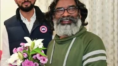 पीरटांड: पचंबा निवासी जेएमएम जिला उपाध्यक्ष फरदीन इम्तियाज अहमद ने सोमवार को मुख्यमंत्री हेमंत सोरेन से मुलाकात की