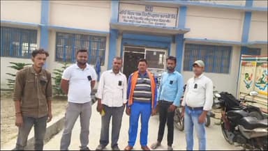 मीनापुर: मीनापुर में मानव बलों ने विभिन्न मांगों को लेकर काला बिल्ला लगाकर ड्यूटी की