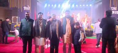 एक कार्यक्रम में महर्षि विश्वामित्र फाउंडेशन के राष्ट्रीय संयोजक  राज कुमार चौबे जी, गो रक्षा समिति के राष्ट्रीय अध्यक्ष प्रोफेसर गुरु प्रसाद सिंह जी , क्रिम्सन वर्ल्ड स्कूल के मालिक बिश्नोई जी के साथ।