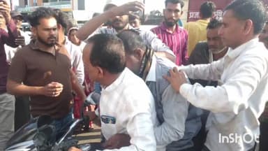 मल्हारगढ़: ओवरब्रिज के पास घायल अवस्था में पड़े एक युवक को ब्लॉक कांग्रेस अध्यक्ष अनिल शर्मा ने अपनी बाइक से पहुंचाया अस्पताल