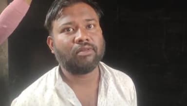 निवाड़ी: तरिचरकला में साड़ी दुकान में लगी आग, व्यापारी चंद्र प्रकाश ने मुआवजे की मांग की