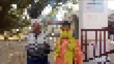 रायबरेली: दुर्गा खेड़ा निवासी पीड़ित ने घर में अकेली रही बेटी से दबंगों द्वारा छेड़छाड़ की घटना को लेकर एसपी से की शिकायत