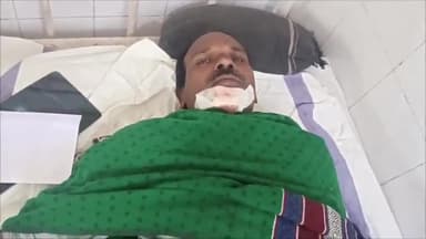 टीकमगढ़: मजना गांव के पास सड़क से उतरकर गड्ढे में गिरी एक अनियंत्रित कार, एक व्यक्ति हुआ घायल