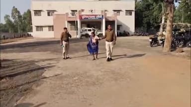 जयसिंहनगर: सीधी थाने में बुजुर्ग महिला की समस्या सुन पुलिस ने पहुंचाया घर, मानवता की मिशाल पेश की