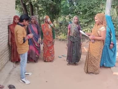 निवाड़ी: स्वनिधि भी स्वाभिमान भी पखवाड़े के तहत निवाड़ी और जेरोन में पीएम स्वनिधि योजना का दिया गया लाभ