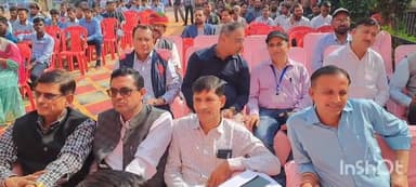 धौलपुर: 40 लोगों ने सूर्य घर योजना के लिए आवेदन किया, बिजली घर परिसर में लगे शिविर में उपभोक्ताओं ने योजना की जानकारी ली