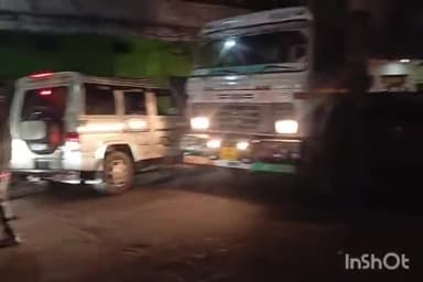 बल्देवगढ़: बल्देवगढ़ में पंकज पुल से मुख्य बाजार तक 1 घंटे का जाम, कई आपातकालीन वाहन फंसे