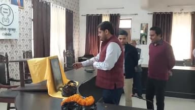 पूरनपुर: तहसील में संविधान दिवस के उपलक्ष्य में एसडीएम ने कर्मचारियों को दिलाई शपथ