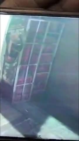 मेरठ: ब्रह्मपुरी क्षेत्र में कोल्ड ड्रिंक के गोदाम में लाखों की चोरी, चोर की करतूत सीसीटीवी में कैद, वीडियो हुआ वायरल