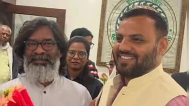 कांके: गढ़वा के आरजेडी कार्यकर्ताओं ने कांके रोड स्थित सीएम आवास पर सीएम से मुलाकात कर इंडिया गठबंधन की जीत पर बधाई दी