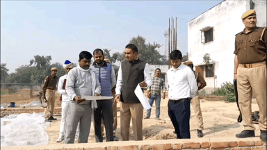 ज्ञानपुर: डीएम ने सौ बेड संयुक्त चिकित्सालय में निर्माण कार्य का निरीक्षण किया, अनियमितता मिलने पर एफआईआर का दिया निर्देश