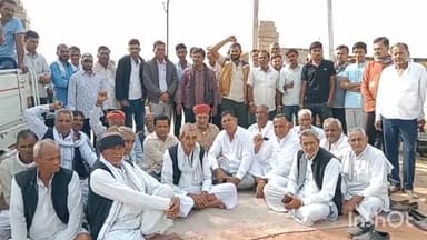 लाडनूं: बाडेला में कृषि मंडी के बाहर से पिकअप गाड़ी चोरी होने के मामले में किसान ने किया धरना-प्रदर्शन