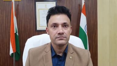 रामपुर: CDO नंदकिशोर कलाल ने डीएम सभागार में पोषण समिति और पर्यावरण समिति की बैठक में अधिकारियों को दिए निर्देश