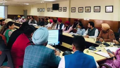 ਐਸਏਐਸ ਨਗਰ ਮੁਹਾਲੀ: ਡੀਸੀ ਨੇ ਸ਼ਹਿਰ ਦੀਆਂ ਸੜਕਾਂ ਦੇ ਉਸਾਰੀ ਦੇ ਕੰਮ ਜਲਦੀ ਮੁਕੰਮਲ ਕਰਨ ਦੇ ਦਿੱਤੇ ਆਦੇਸ਼