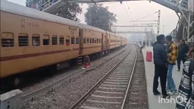 बिजनौर: बिजनौर रेलवे स्टेशन पर रॉन्ग साइड उतरते दिखे यात्री, जीआरपी चौकी में दिन में ही लटका मिला ताला