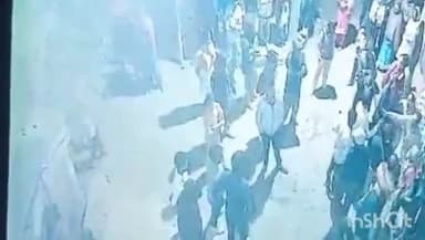 सलोन: डीह थाना क्षेत्र के टेकारी दांदू गांव में दो पक्षों के बीच जमकर मारपीट, सीसीटीवी में कैद हुआ मारपीट का वीडियो