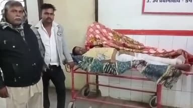 झांसी: करारी में दो पक्षों के बीच लाठी-डंडे चले, गाड़ी चढ़ाई, घायल युवक को मेडिकल कॉलेज में कराया भर्ती