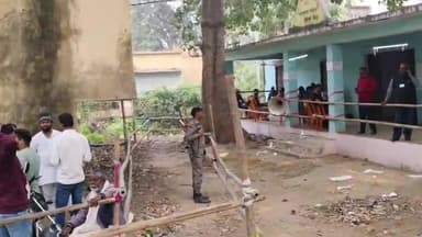 कोईलवर: कोईलवर प्रखंड मुख्यालय स्थित मनरेगा भवन में कड़ी सुरक्षा व्यवस्था के बीच पैक्स चुनाव की मतगणना जारी