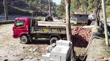 थराली: थराली में करोड़ों की लागत से बनी पार्किंग में गाड़ियां नहीं हो रही पार्क, स्थानीय लोगों ने उठाए सवाल