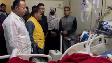 कांके: रांची विधायक ने रिम्स में भगवान बिरसा मुंडा के वंशज मंगल मुंडा के स्वास्थ्य की जानकारी ली