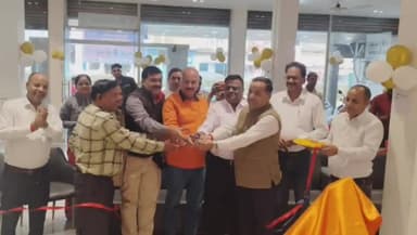 सिंगरौली: प्रिंस टीवीएस एजेंसी बैढ़न में इलेक्ट्रिक स्कूटी लॉन्च