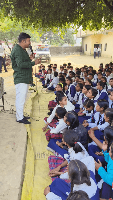 हेलमेट को लेकरलोक गायक राजेश परदेशी संग छात्र छात्राओं नें क्या कहा...