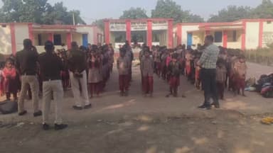 माडा: लंघाडोल पुलिस ने 'हम होंगे कामयाब' अभियान के तहत शासकीय पूर्व माध्यमिक विद्यालय में कार्यक्रम आयोजित किया