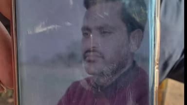 झांसी: दिगारा में दतिया निवासी युवक को अनियंत्रित ट्रक ने मारी टक्कर, झांसी मेडिकल कॉलेज के डॉक्टरों ने किया मृत घोषित