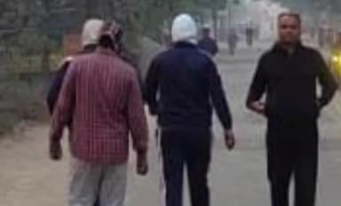 मुगलसराय: जिले के विभिन्न थाना क्षेत्रों में जनपदीय एंटी रोमियो टीम ने चेकिंग के दौरान कुल छः संदिग्ध व्यक्तियों को दी चेतावनी