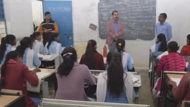 देवसर: कलेक्टर ने बेटहाडाड़ और ओड़गड़ी विद्यालयों का किया औचक निरीक्षण