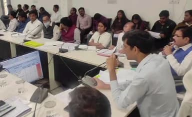 निवाड़ी: निवाड़ी कलेक्टर लोकेश ने अधिकारियों को राजस्व महा अभियान तीन को मिशन मोड में चलाने के निर्देश दिए